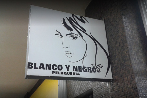 PELUQUERÍA BLANCO Y NEGRO